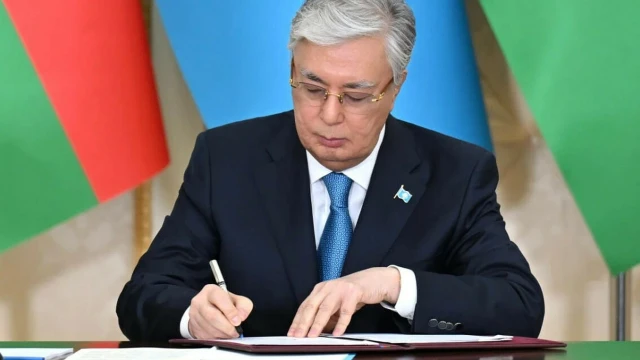 Kazakhstan, Azerbaijan sign number of bilateral documents