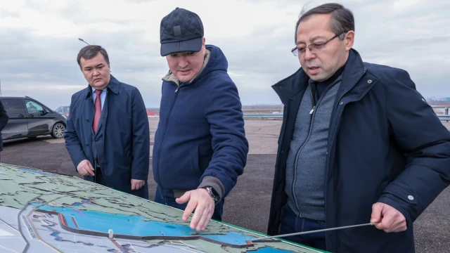 Kazakh PM inspects condition of Astana counter-regulator