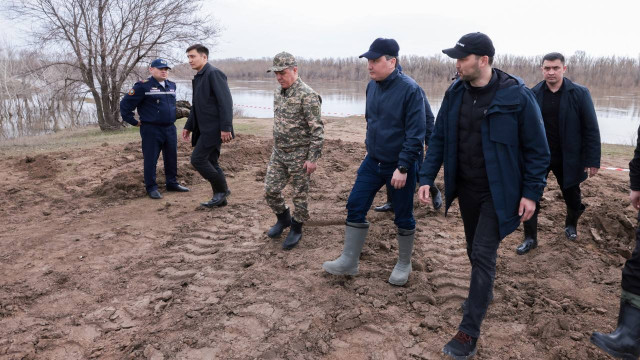 Глава Правительства проверил состояние гидросооружений в западных регионах