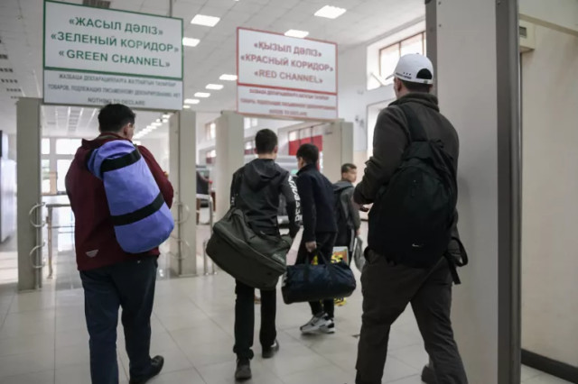 Сенатда миграция масалаларини тартибга солувчи қонун кўриб чиқилди