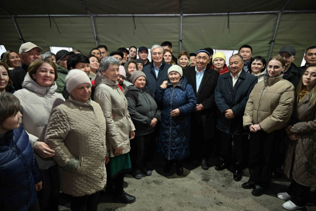 President Tokayev meets residents of flood-hit Kostanai region