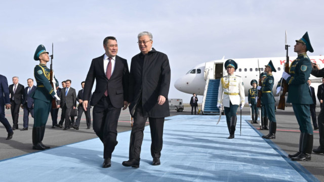 Kassym-Jomart Tokayev meets Sadyr Japarov at Astana airport