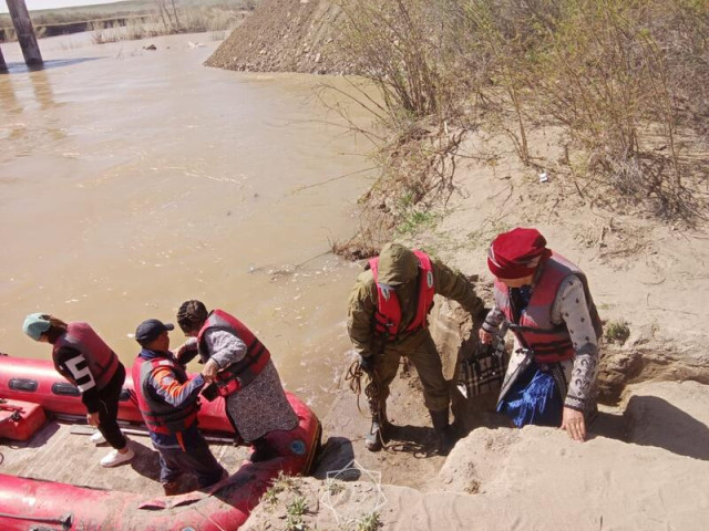 Kazakhstan continues to support flood victims