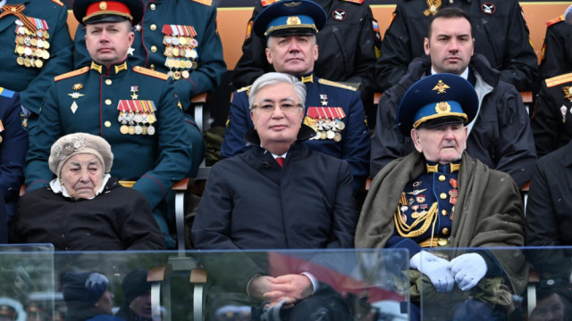 К. Токаев посетил военный парад по случаю Дня Победы