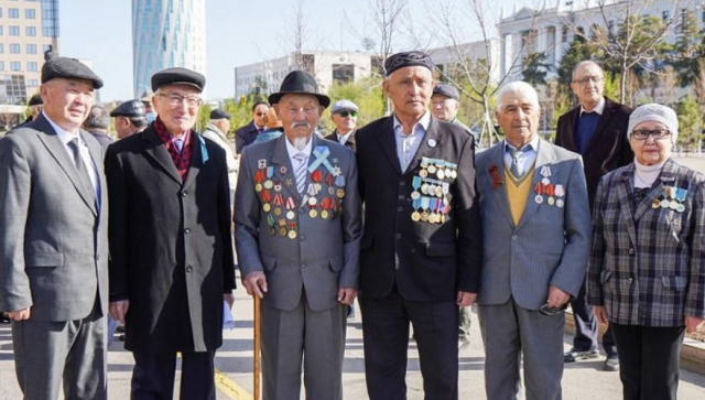 Kazakhstan honors WW II veterans
