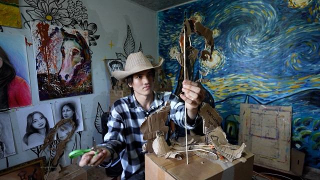Kazakh artist creates shadow pictures using cardboard
