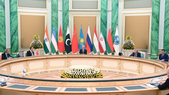 Президент ШКУга мүчө мамлекеттердин тышкы иштер министрлери менен жолугушту