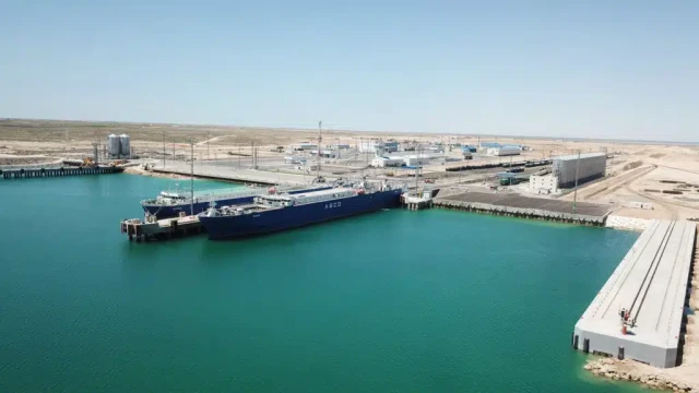 Қозоғистоннинг Ақтау портида контейнер хаби қурилиши бошланади