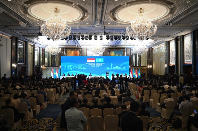 Мамлекет башчы Казакстан-Сингапур бизнес форумунда сөз сүйлөдү