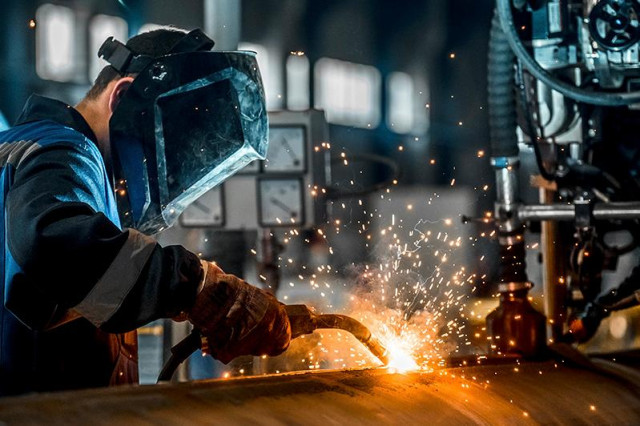 İmalat sektörü 2024 yilinin ilk 4 ayinda %105'in üzerinde büyüme kaydetti