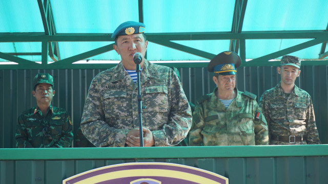 Белорусда беш нафар қозоғистонлик десантчи кўкрак нишони билан тақдирланди