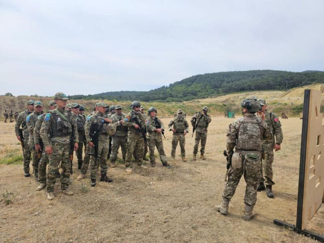 Training level of Kazakh paratroopers receives high praise in Türkiye