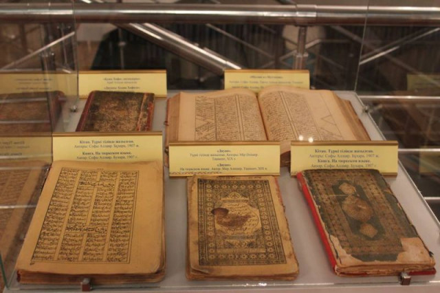 Астанада 150-ге жуық қолжазба таныстырылды