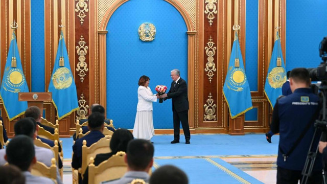Kazakh President awards participants in flood control efforts