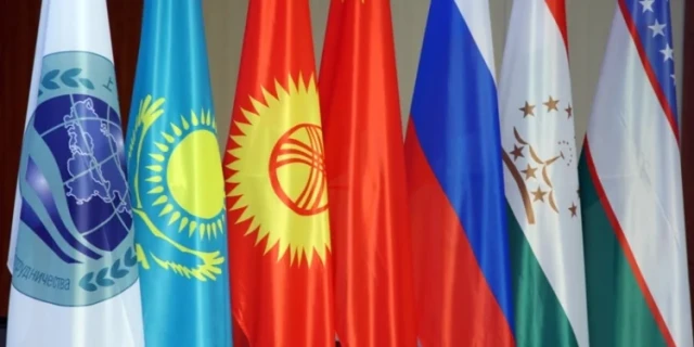 Siyaset uzmanlar ŞİT zirvesinin önemini konuşuyorlar