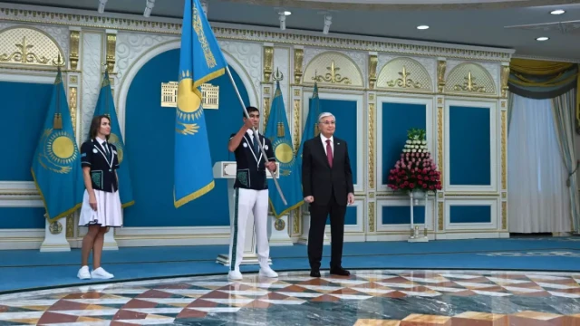 Президент Париж олимпиадасына қатысушыларға  мемлекеттік туды тапсырды