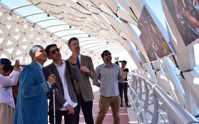 Astana’da Pari̇s parali̇mpi̇k oyunlarına adanmış fotoğraf sergi̇si̇ açıldı