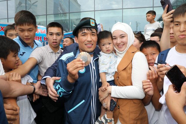 Olympic medalists welcomed at Almaty airport