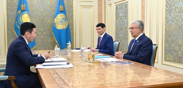 President Tokayev briefed on investment projects implementation by Samruk Kazyna CEO