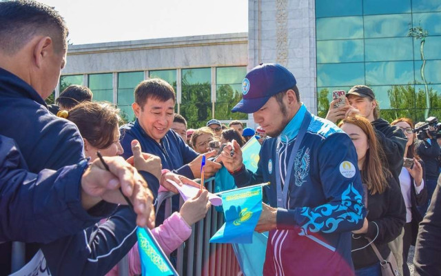 Париждегі Олимпиада ойындарының жүлдегерлері Қазақстанға оралды