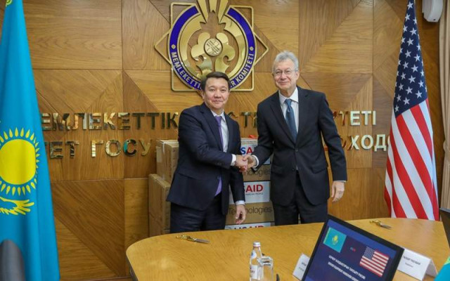 USAID передал Казахстану оборудование для таможенной системы