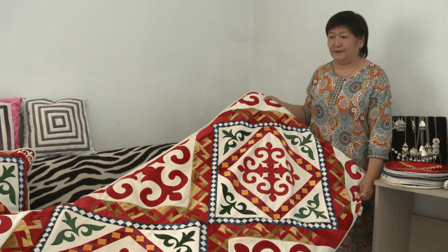 Қазақстандық ісмерлер V Дүниежүзілік көшпенділер ойындарына ең ұзын құрақ көрпе тігуде