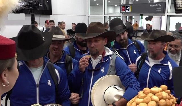 Америкалик ковбойлар кўкпар ўйнаш учун Астанага келди