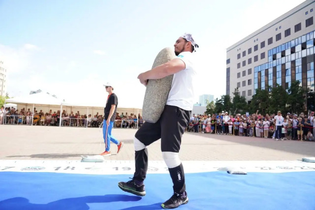 Kazakh athlete wins Tolagai strongman competition at fifth World Nomad Games