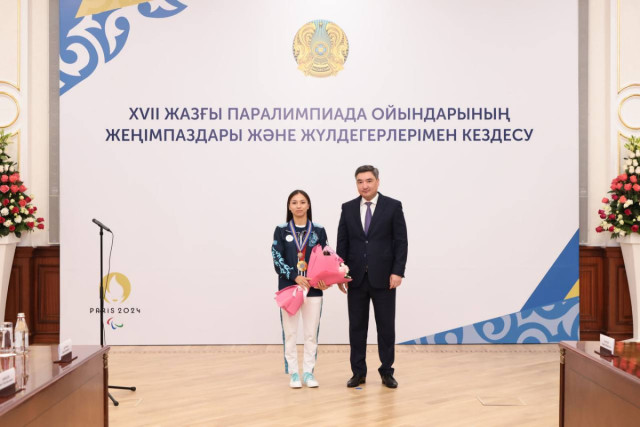 Астанада Паралимпиаданын жеңүүчүлөрү Президенттин атынан сыйланды
