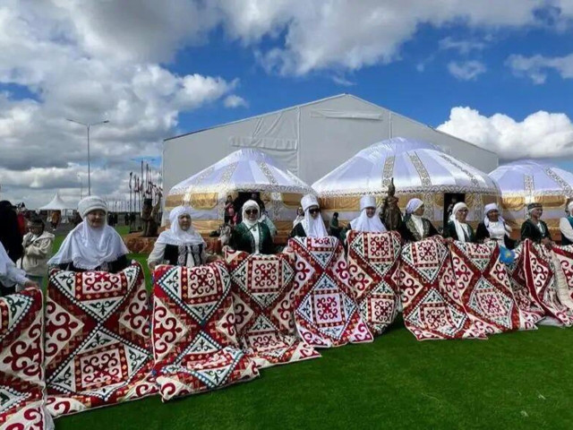 Kazakistanlı zanaatkarlar yine Guinness rekorunu kırdılar