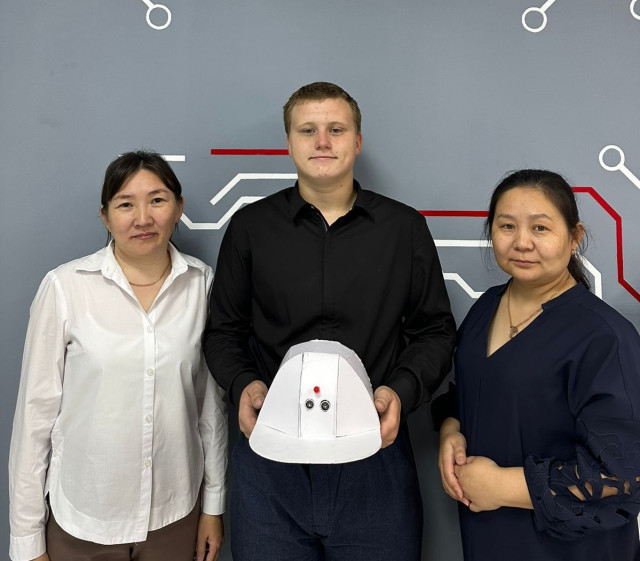 Қозоғистонлик ўқувчи кўзи ожизлар учун «ақлли бош кийими» яратди