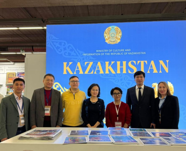 Kazak yazarlarının 250’i aşkın kitapları Frankfurt’ta sunuldu