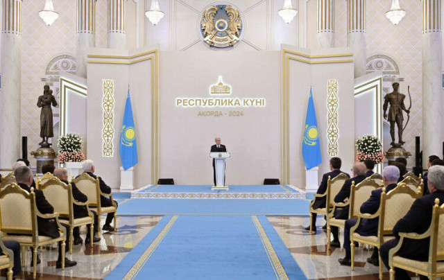 President Tokayev delivers address at state awards ceremony in honor of Republic Day