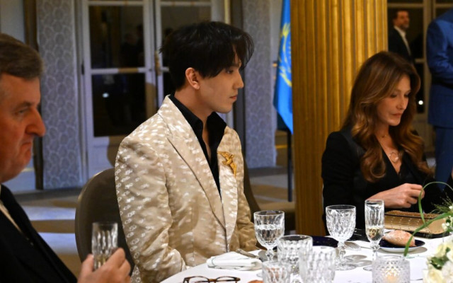 Димаш Құдайберген Париждегі мемлекеттік қабылдауда өнер көрсетті