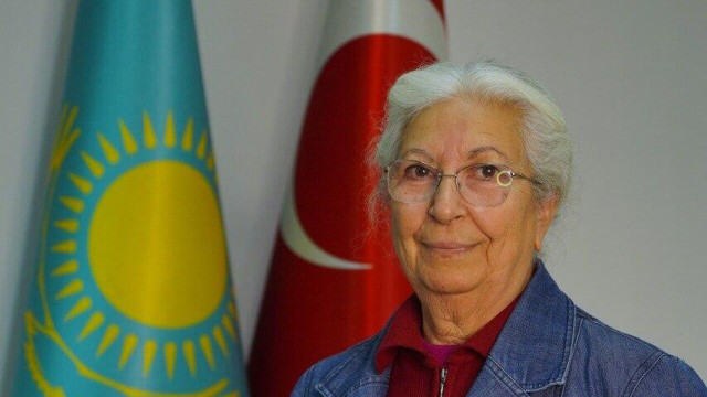 69 ёшли турк аёли тил ўрганиш учун Қозоғистонга келди