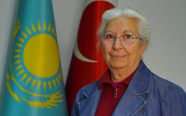 69 yaşındaki Türk Kadını dil öğrenmek için Kazakistan'a geldi