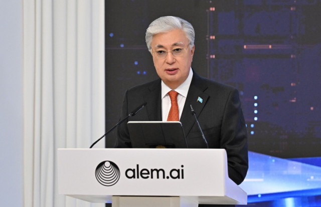 Kazakh President introduced to domestic AI developments
