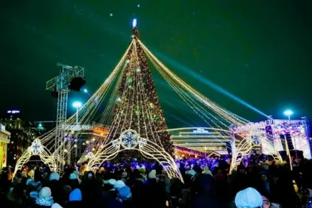 Астанада 30дан ашык жаңы жылдык балаты шамы жагылды