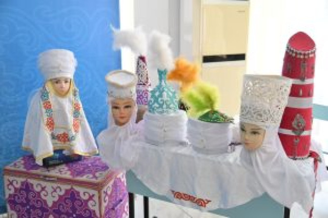 Шымкенттік дизайнерлер өз топтамаларында қазіргі заманғы қазақ ұлттық киімдерін ұсынды