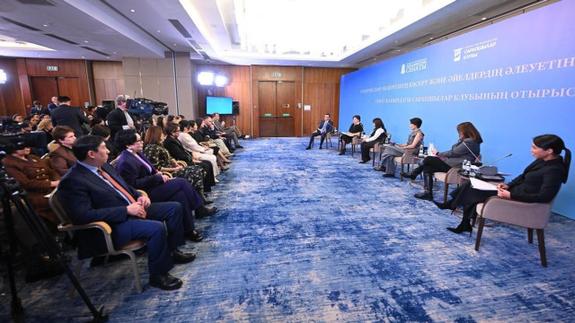 Kazakistan Parlamentosu Senato Uzmanlar Kulübü'nde cinsiyet gelişimi konuları ele alındı