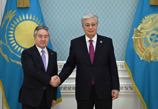 Казакстан президенти Кыргызстандын тышкы иштер министрин кабыл алды