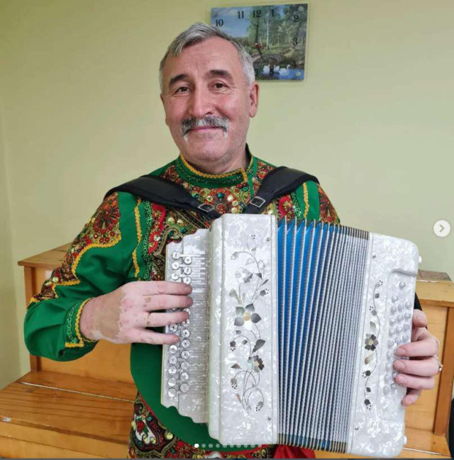 Казакстандык музыкант 200дөн ашык уникалдуу аспап чогултту