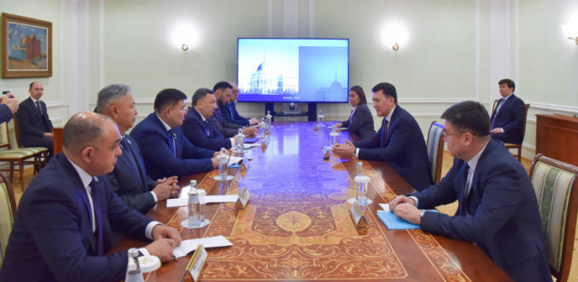 Мемлекеттік кеңесші Парламент Мәжілісі фракцияларының жетекшілерімен кездесті