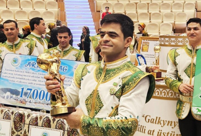 Түрікменстанда халықаралық цирк фестивалінің жеңімпаздарына құрмет көрсетілді