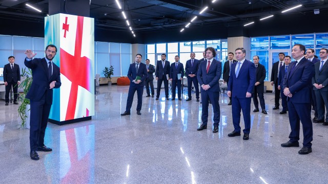 Грузиянын Премьер-министри Казакстан темир жолу кеңсесине барды