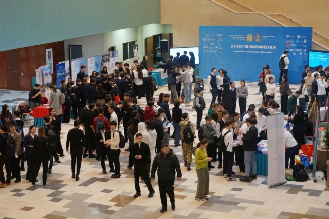 Taraz hosts exhibition of foreign university branches for school students