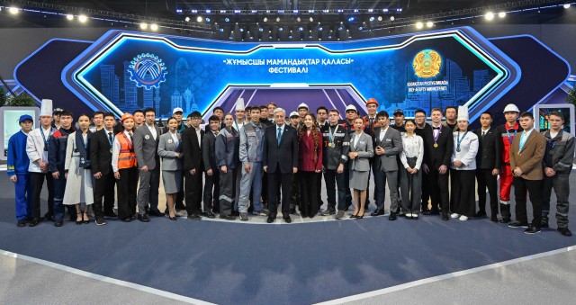 Қазақстан Президенті «Жұмысшы мамандықтарының қаласы» фестиваліне барды