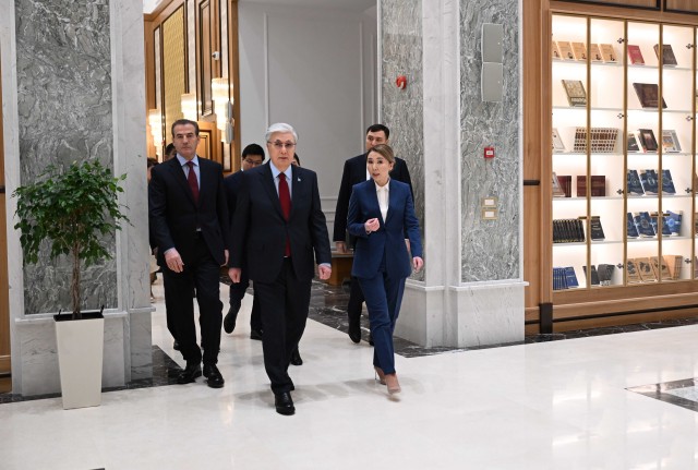 Kazakistan Devlet başkanı başkentte birçok tesisi ziyaret etti