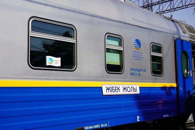 Ноорузда Казакстандан Өзбекстанга туристтик поезд жүрөт
