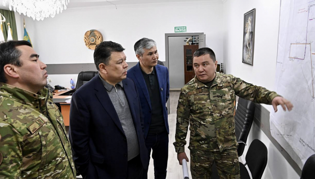 Hükümet komisyonu «KazakhMıs» şirketine ait madene giderek olay yeri incelemesine katıldılar